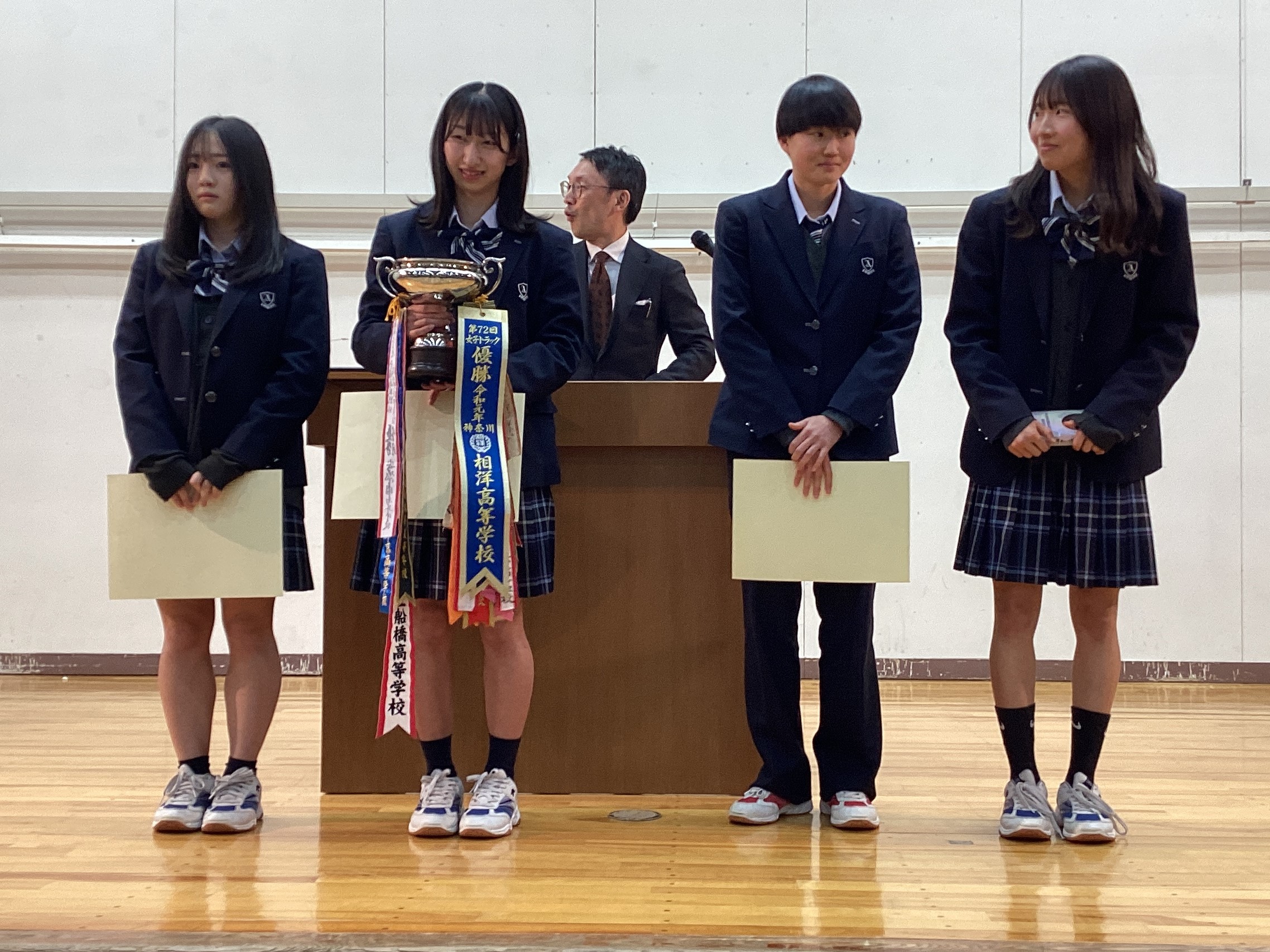 【3ヶ月使用】旭川志峯高等学校の制服 旭川志峯高校(旧旭川大学高校)の制服、夏冬男女ともを譲ってください